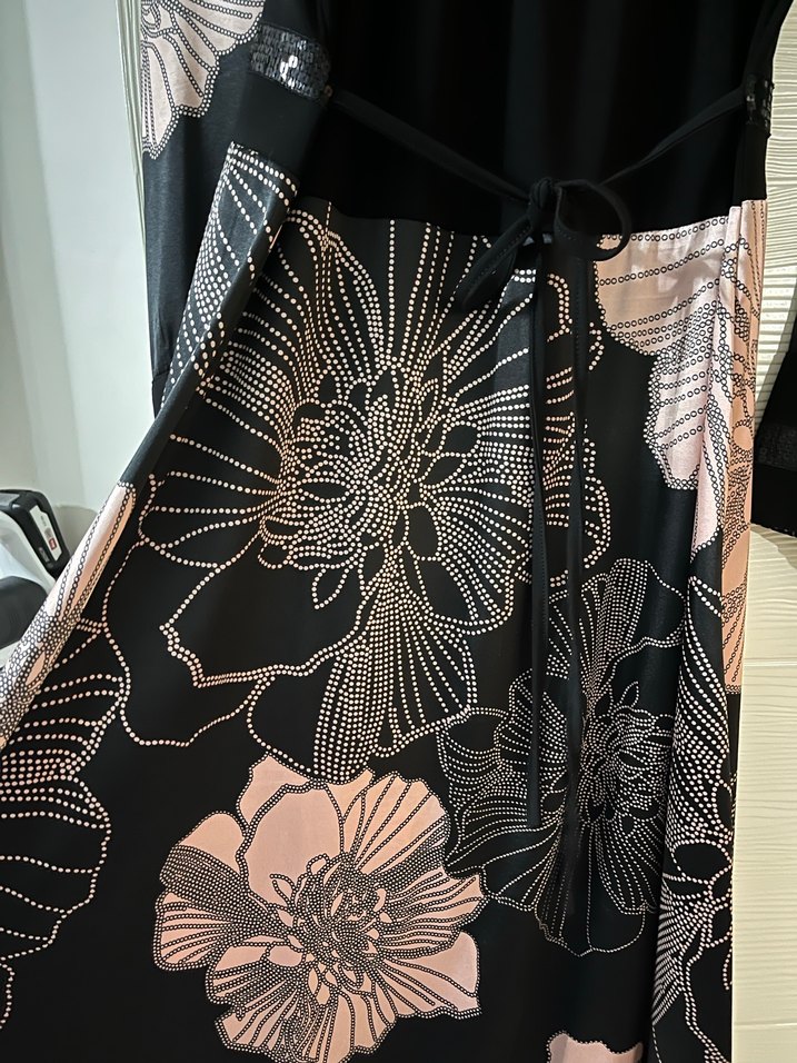 Saten çiçekli kısa abiye elbise - Görsel 5