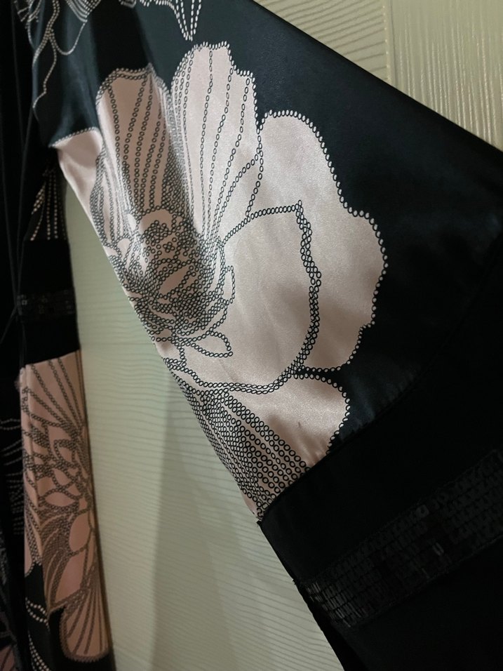 Saten çiçekli kısa abiye elbise - Görsel 4