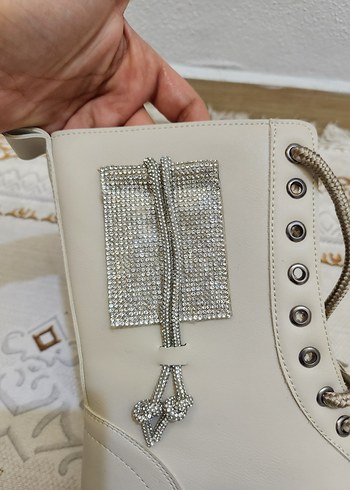 Yüksek Topuklu Beyaz Deri Bohem Tarzı Botlar - Görsel 4