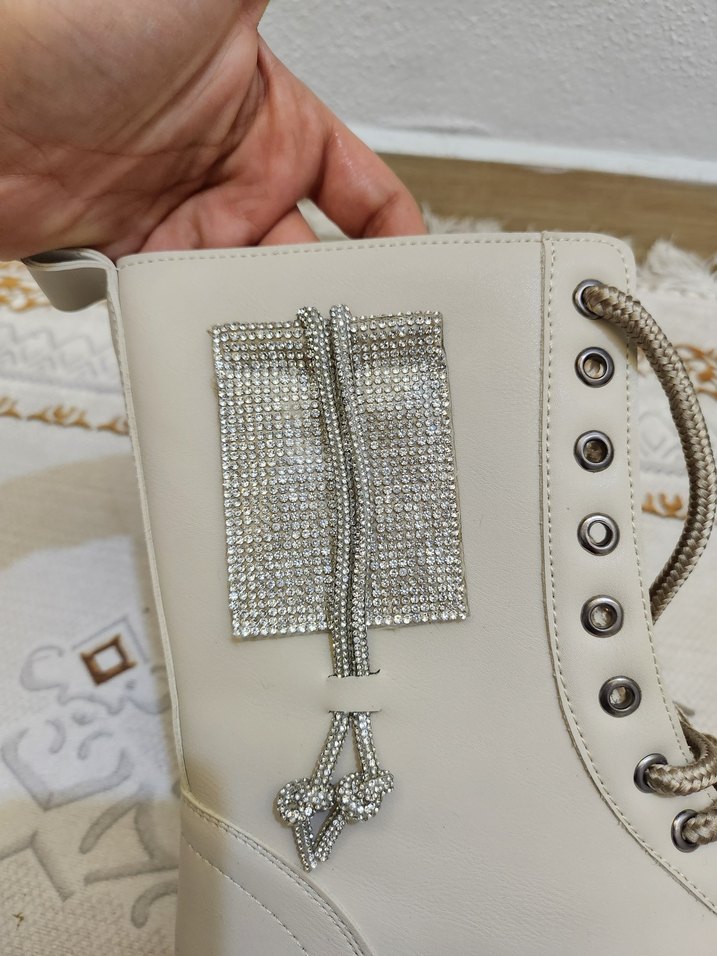 Yüksek Topuklu Beyaz Deri Bohem Tarzı Botlar - Görsel 4