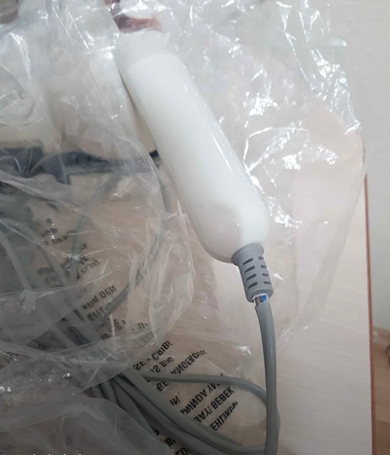 Beyaz ve Gri Mini Elektrikli Süpürge - Görsel 3