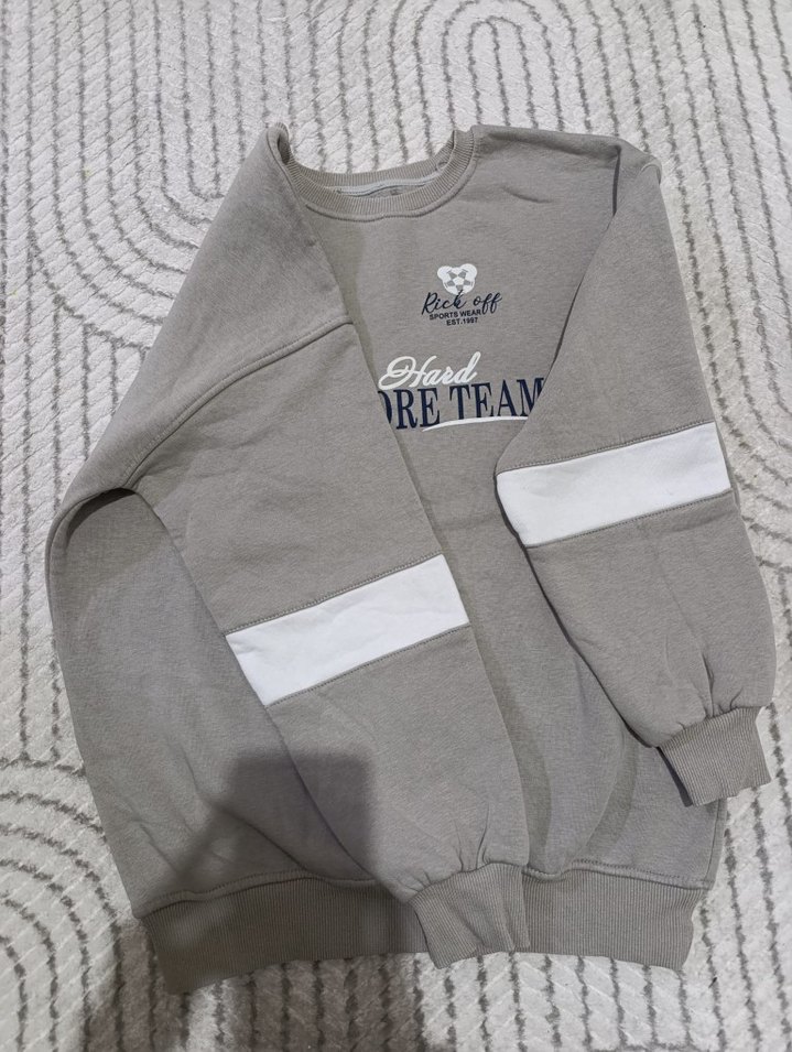 Gri Baskılı Zincir Detaylı Kadın Sweatshirt - Görsel 3