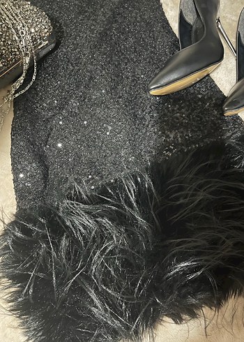 Kürk Detaylı Siyah Mini Straplez Elbise - Görsel 3