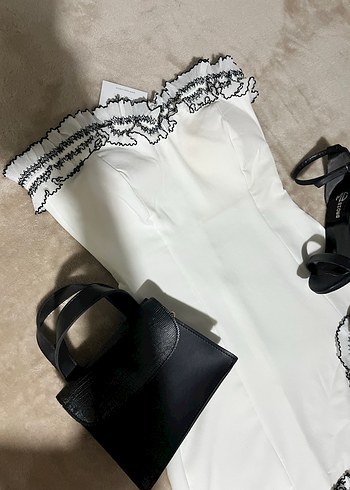 Beyaz Fırfırlı Straplez Mini Elbise - Görsel 3