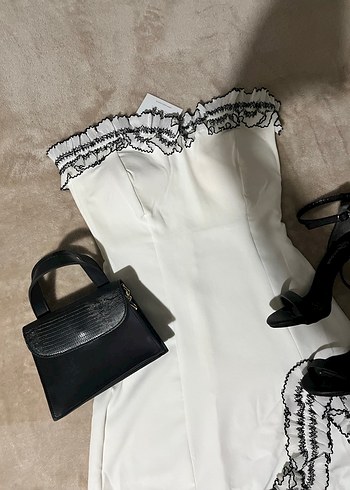 Beyaz Fırfırlı Straplez Mini Elbise - Görsel 2