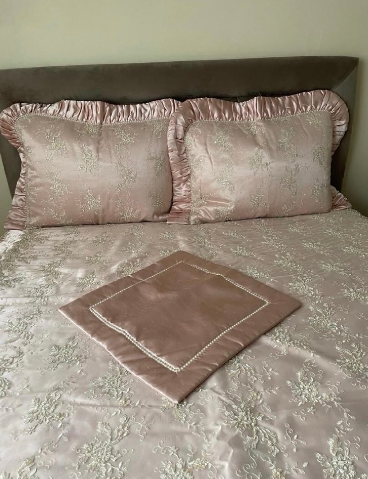 Nakışlı Pembe Yatak Örtüsü Seti - Görsel 2