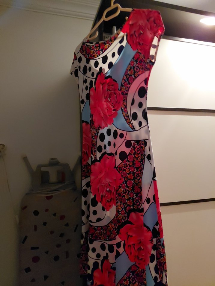 Çiçekli Desenli Elbise - Görsel 3