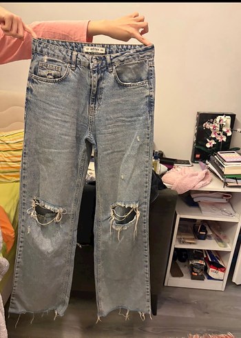 Mavi yırtık kot pantolon - Görsel 2