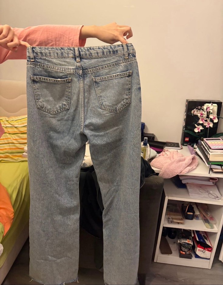 Mavi yırtık kot pantolon - Görsel 3