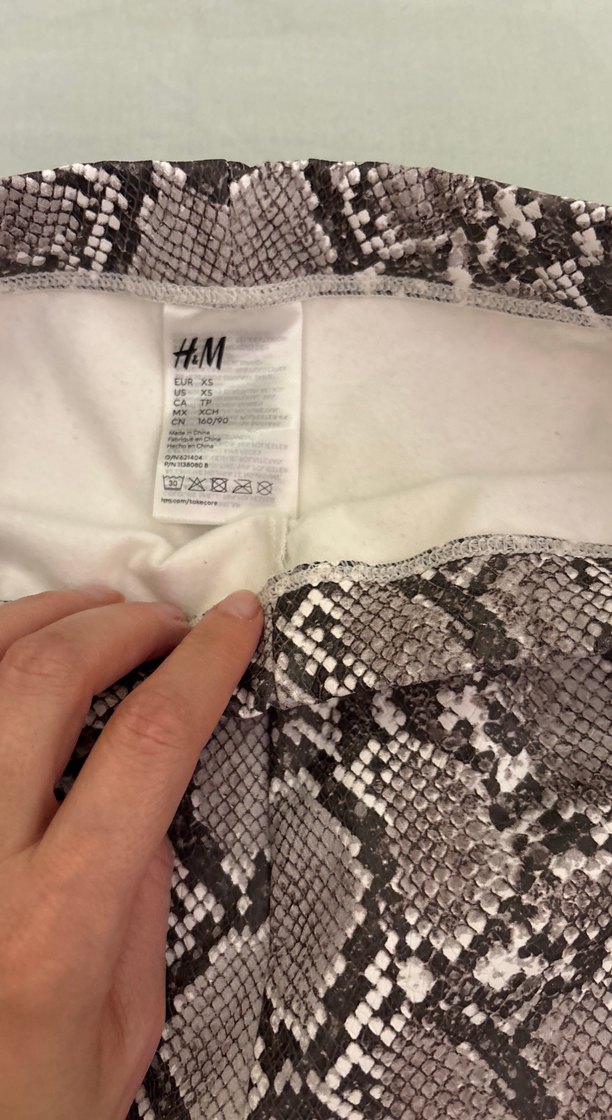 Deri  Detaylı Yılan Desenli Kadın suni deri tayt - Görsel 2