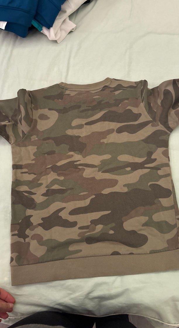 Erkek çocuk Kamuflaj Desenli Guess Sweatshirt - Görsel 3