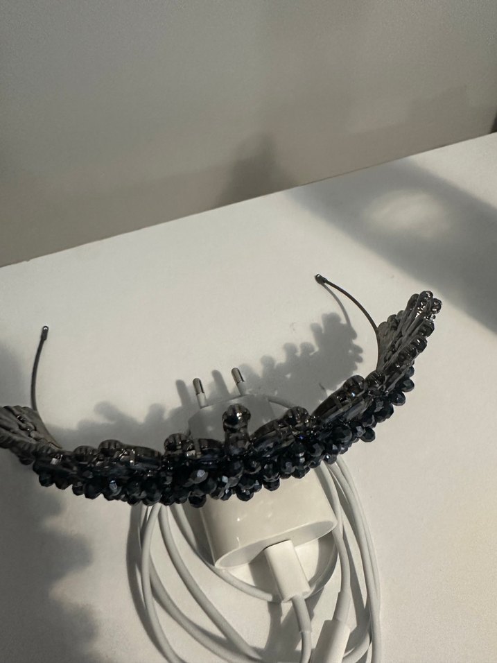 Siyah Boncuklu Gotik Taç - Görsel 2