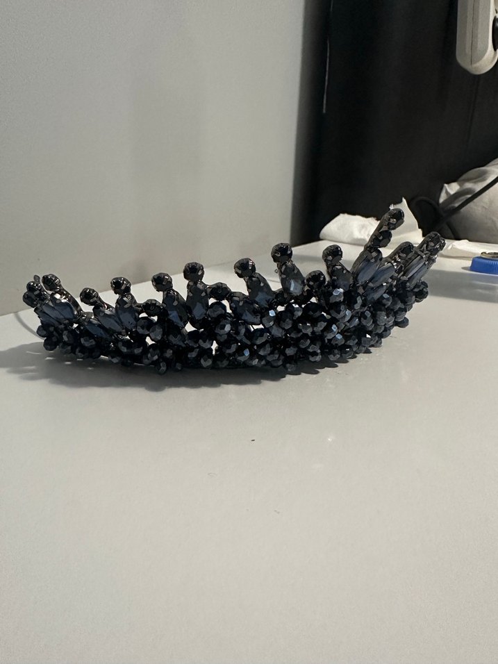 Siyah Boncuklu Gotik Taç - Görsel 3