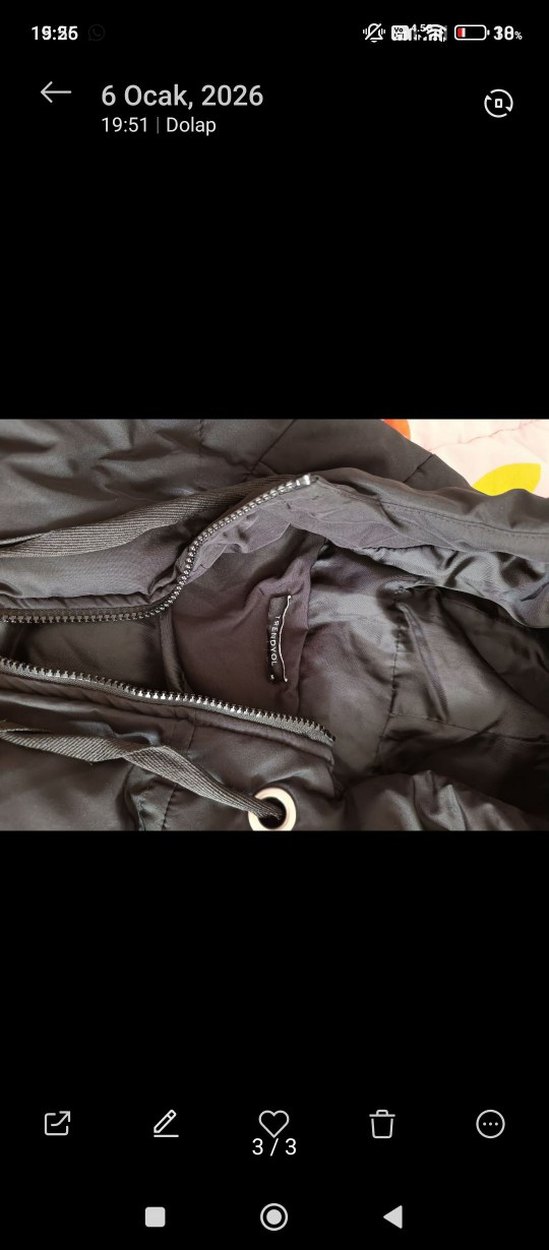 Siyah Kapüşonlu Kadın Kışlık Mont - Görsel 3