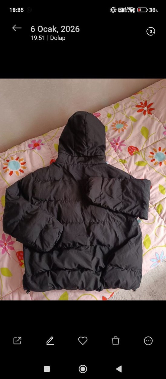 Siyah Kapüşonlu Kadın Kışlık Mont - Görsel 2