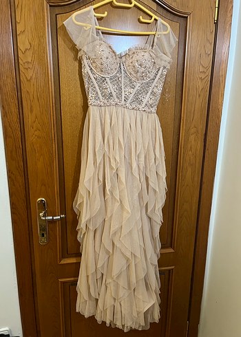 Bej Drapeli Nakışlı Uzun Straplez Elbise - Görsel 3