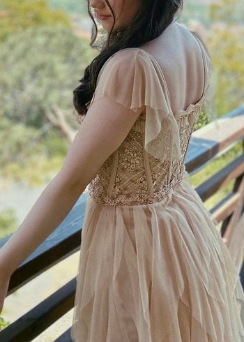 Bej Drapeli Nakışlı Uzun Straplez Elbise - Görsel 6