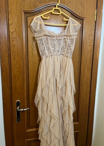 Bej Drapeli Nakışlı Uzun Straplez Elbise - Görsel 4