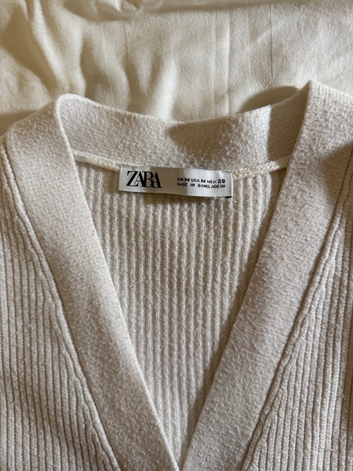 Beyaz V Yakalı Midi Örgü Hırka - Görsel 3