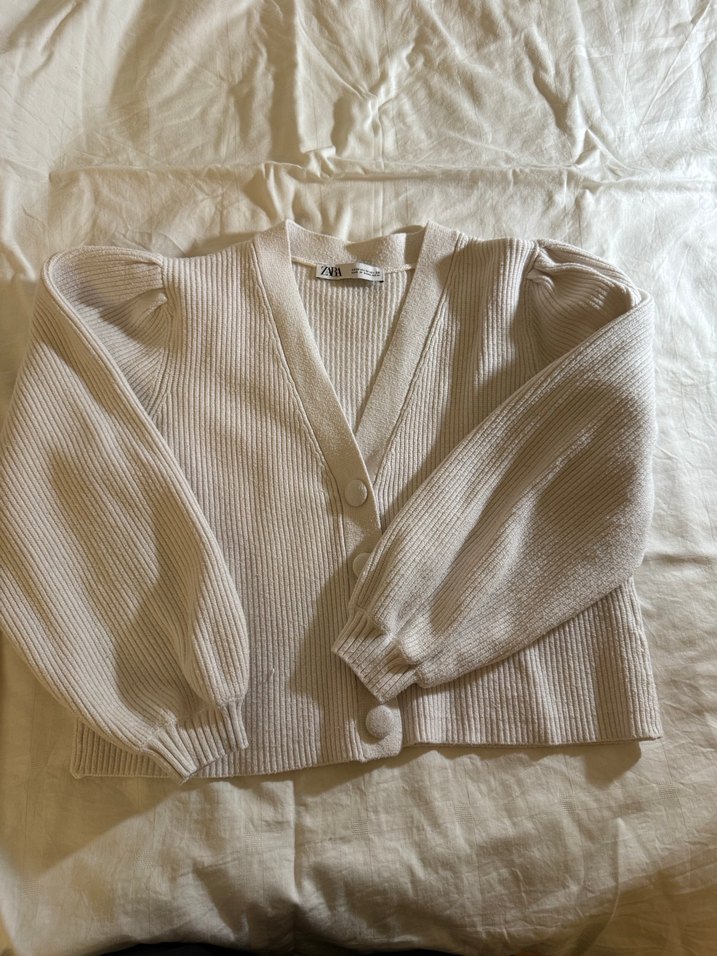 Beyaz V Yakalı Midi Örgü Hırka - Görsel 2