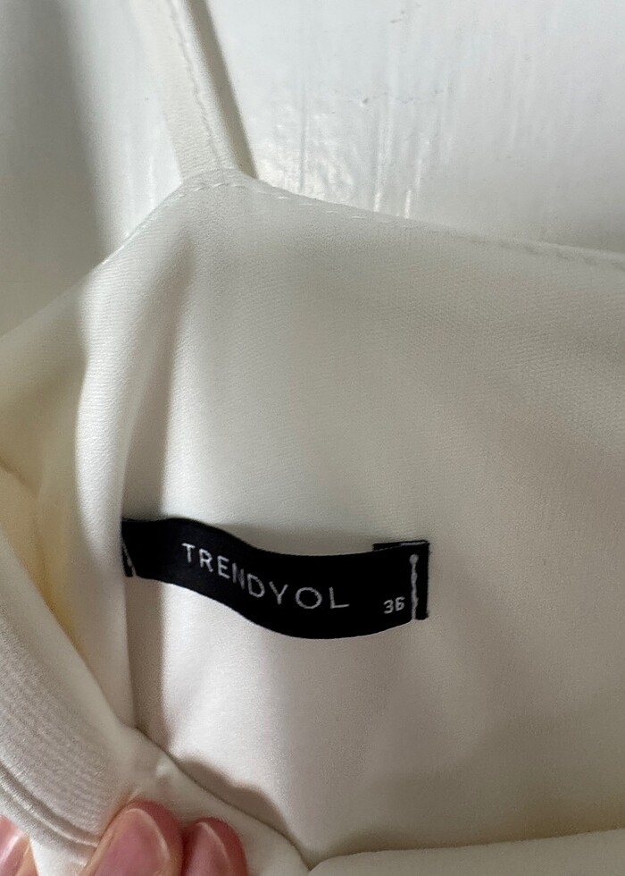 V yaka Elbise - Görsel 4