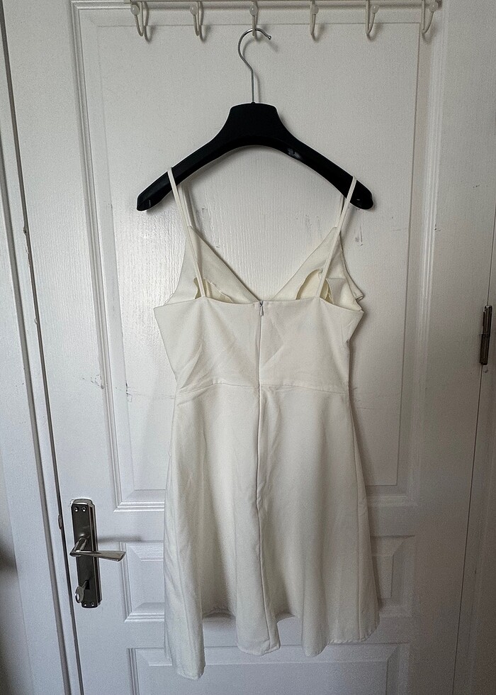 V yaka Elbise - Görsel 3