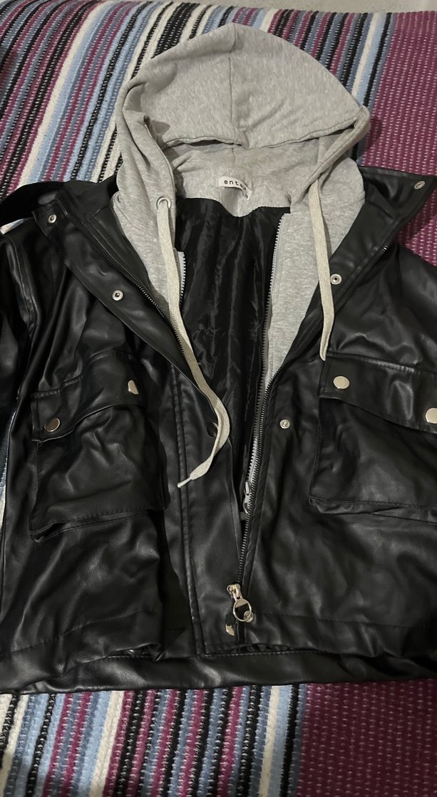Gri Kapüşonlu Siyah Deri Kadın Ceket - Görsel 2