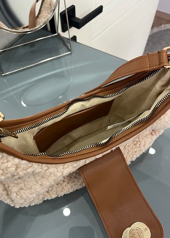 Krem Renk Peluş Detaylı Kadın Çanta - Görsel 4