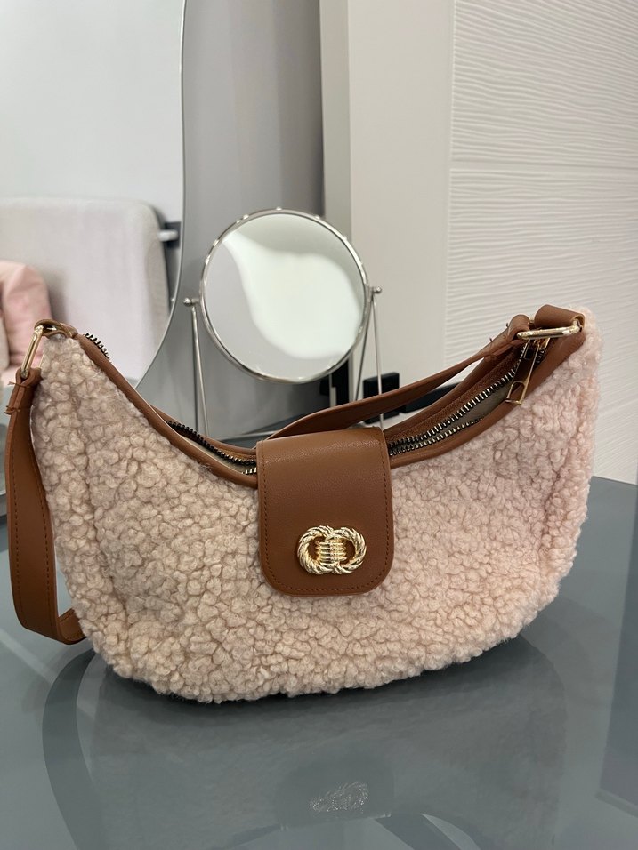 Krem Renk Peluş Detaylı Kadın Çanta - Görsel 2