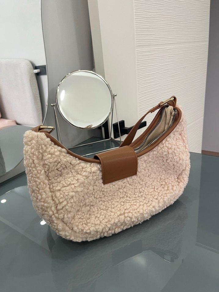 Krem Renk Peluş Detaylı Kadın Çanta - Görsel 3