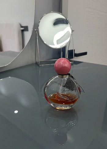 Yuvarlak Şişede Kadın Parfümü - Görsel 2