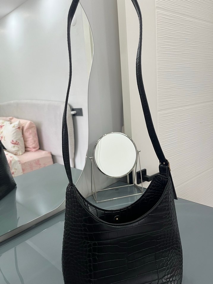 Kemer Detaylı Siyah Yılan Derisi Desenli Deri Çanta - Görsel 2