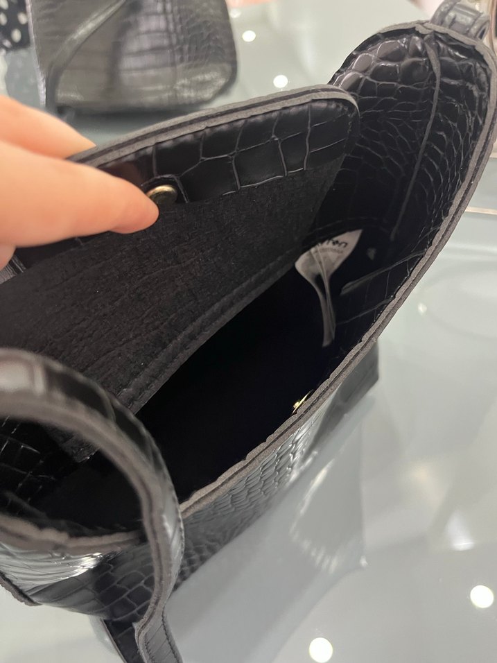 Kemer Detaylı Siyah Yılan Derisi Desenli Deri Çanta - Görsel 4