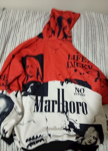 Malbora Baskılı Kırmızı Kapüşonlu Sweatshirt - Görsel 2