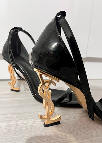 Yves Saint Laurent 40