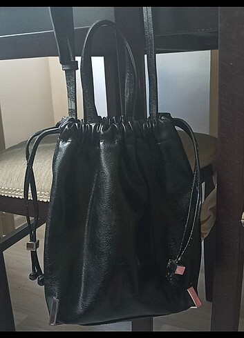 Zara parlak siyah çanta 