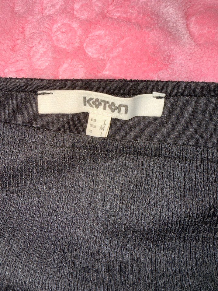 Kolsuz, asimetrik siyah mini elbise - Görsel 2