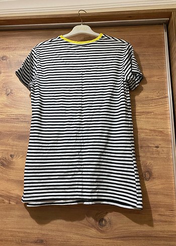 Siyah Beyaz Çizgili Sarı Yaka Tişört - Görsel 2