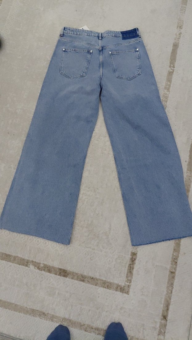 Zara Payet Detaylı Geniş Kesim Kadın Kot Pantolon model 13 - Görsel 2