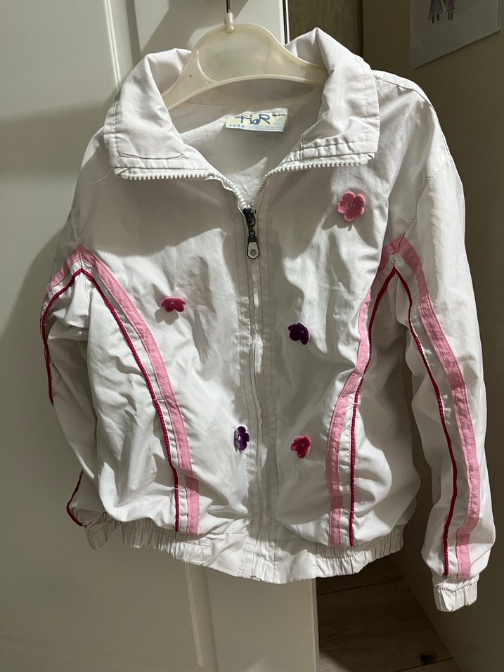 Kız Çocuk Beyaz Nakışlı İnce Yağmurluk - Görsel 3