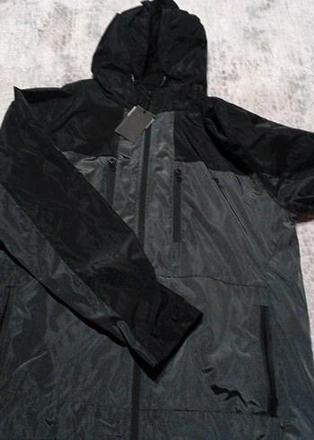 Erkek Siyah Kapüşonlu Rüzgarlık - Görsel 2