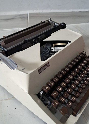 Beyaz Retro Daktilo - Görsel 5