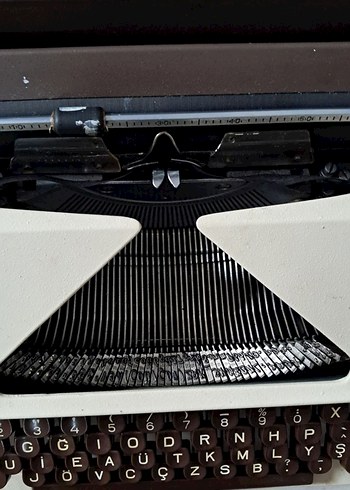 Beyaz Retro Daktilo - Görsel 3