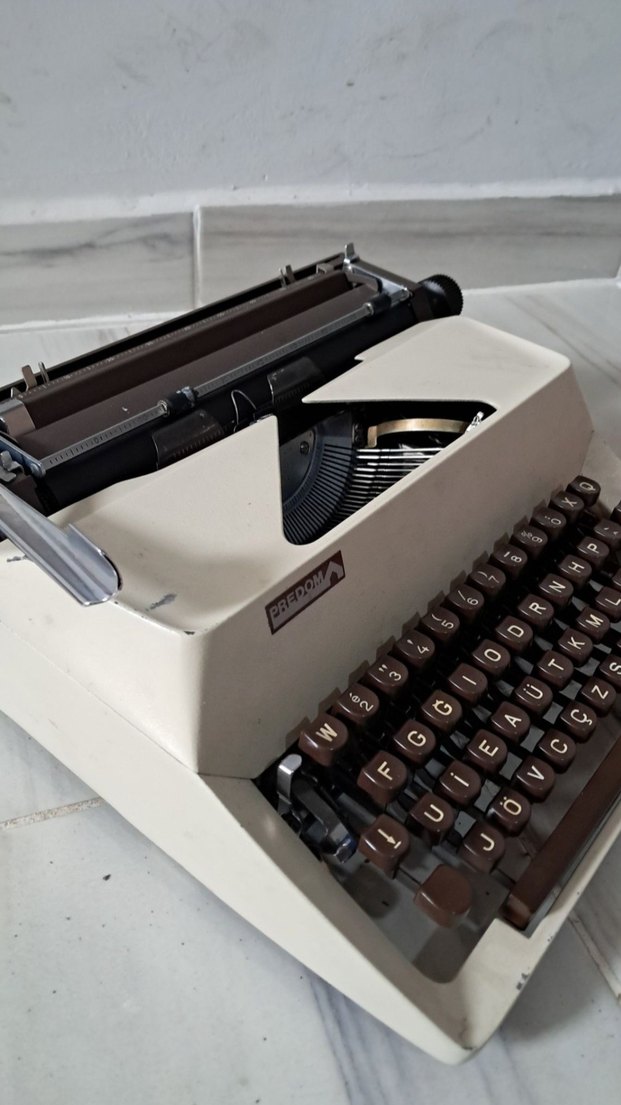 Beyaz Retro Daktilo - Görsel 5