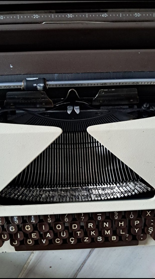 Beyaz Retro Daktilo - Görsel 3