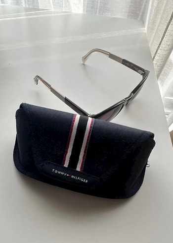 Tommy Hilfiger Siyah Parlak Kadın Güneş Gözlüğü - Görsel 5