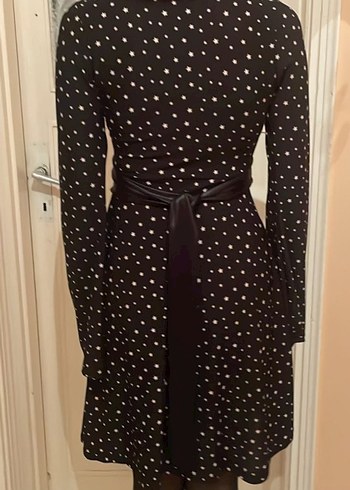 Siyah Puantiyeli V Yaka Deri Kemerli Midi Elbise - Görsel 4