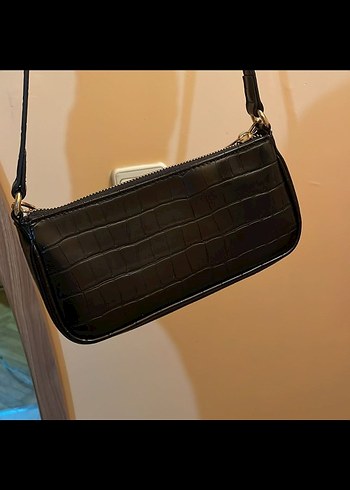 Zincir Detaylı Siyah Deri Yılan Desenli Çanta - Görsel 3