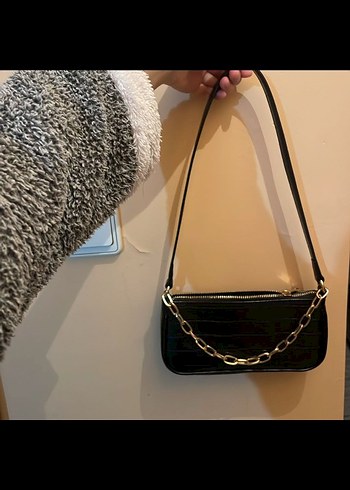 Zincir Detaylı Siyah Deri Yılan Desenli Çanta - Görsel 2