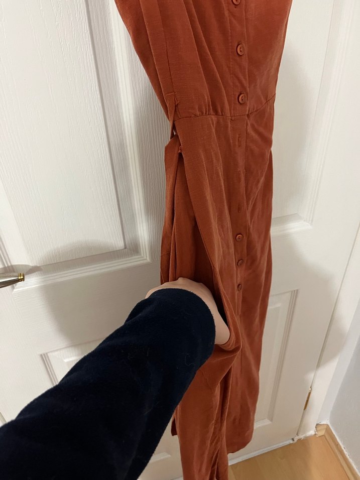 Düğmeli Kahverengi Uzun Askılı Elbise - Görsel 2